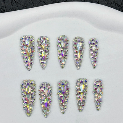 Bunte Nagelaufkleber mit Diamanten