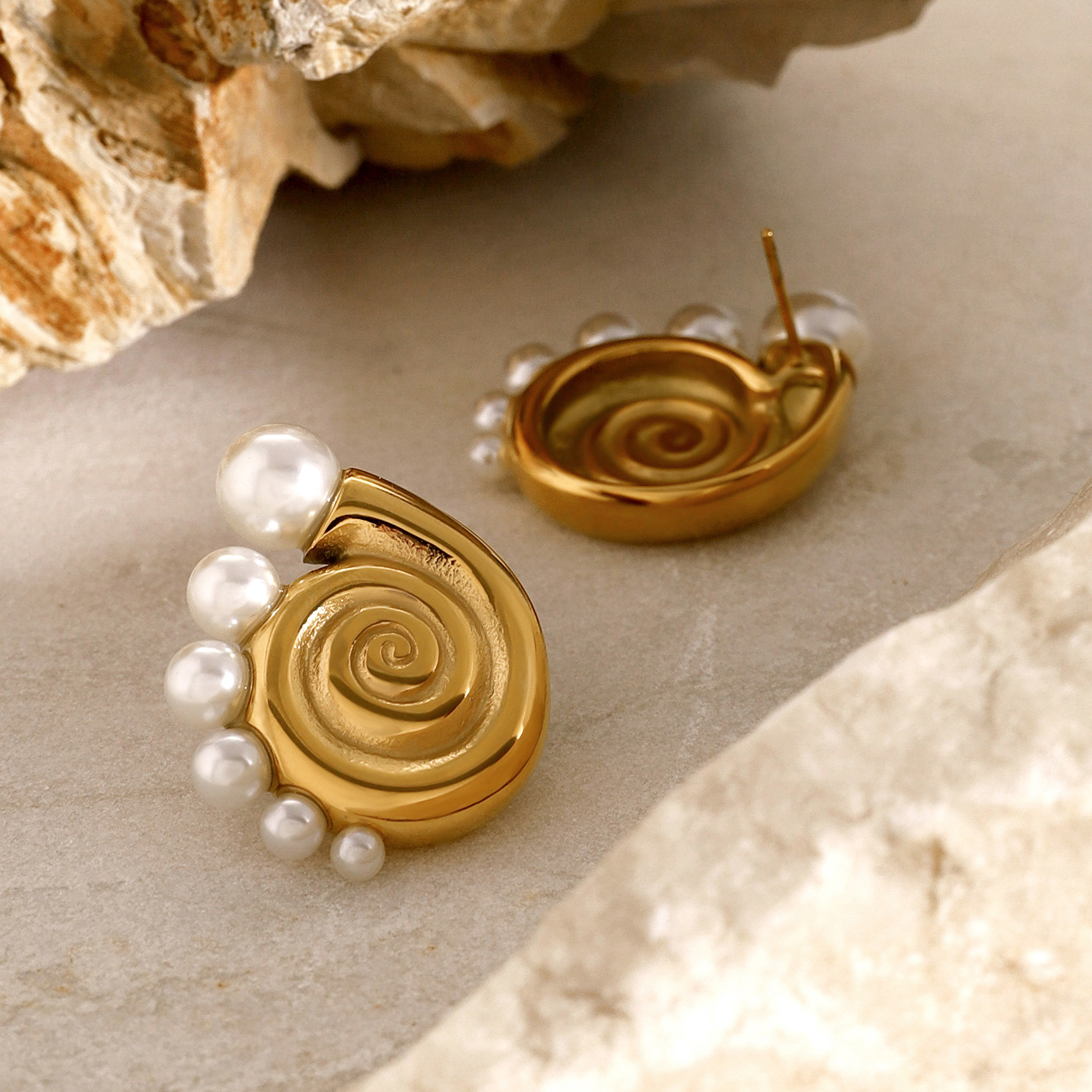 Conch-Ohrringe aus 18 Karat Gold und Edelstahl