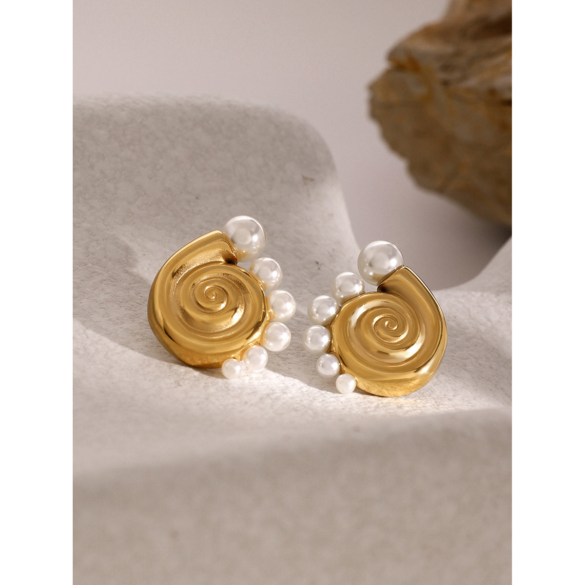 Boucles d'oreilles conques en acier inoxydable et or 18 carats