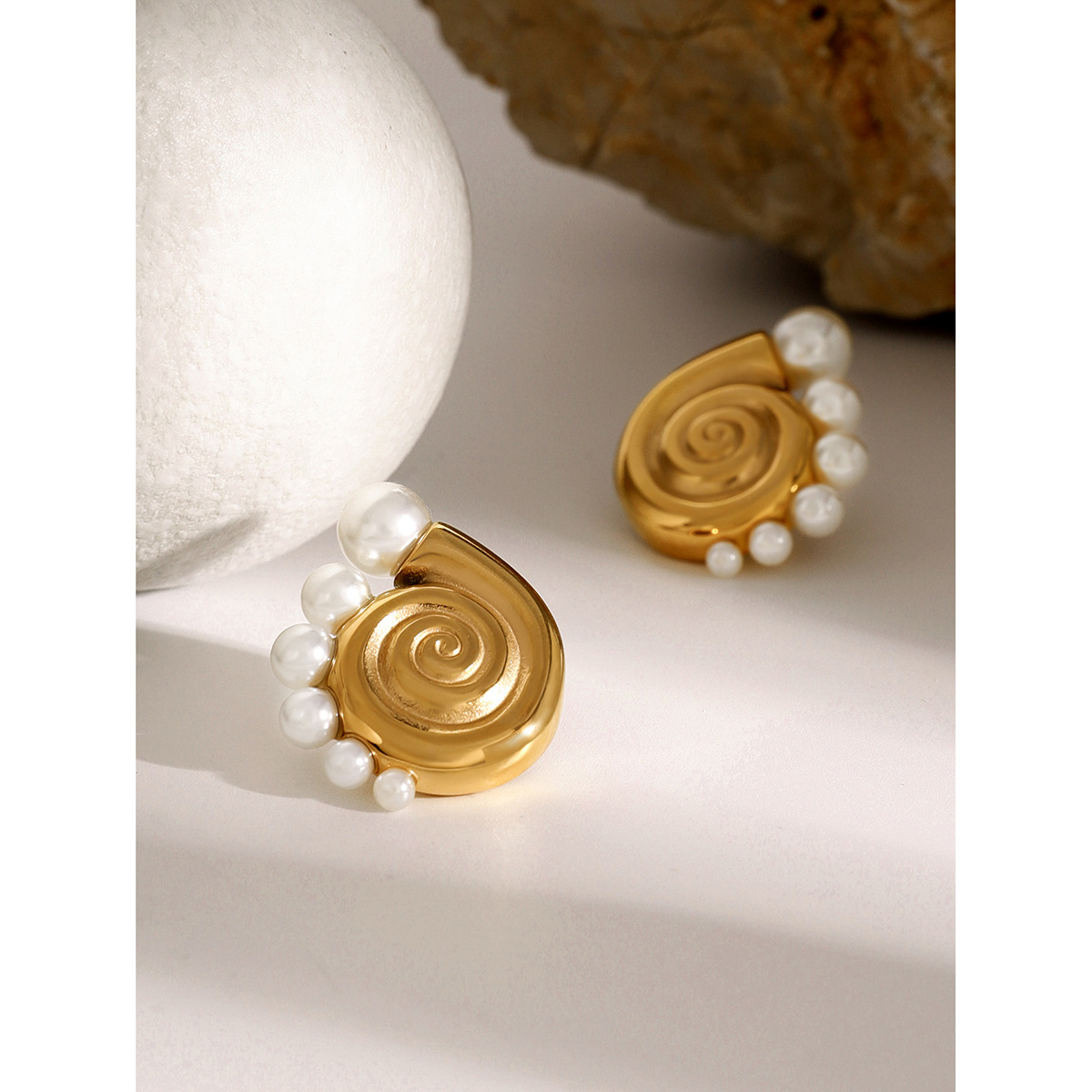 Boucles d'oreilles conques en acier inoxydable et or 18 carats