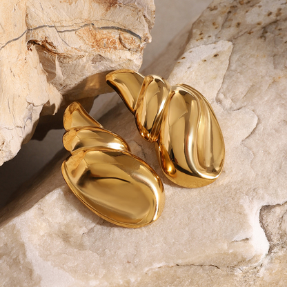 Boucles d'oreilles conques brillantes en trois dimensions