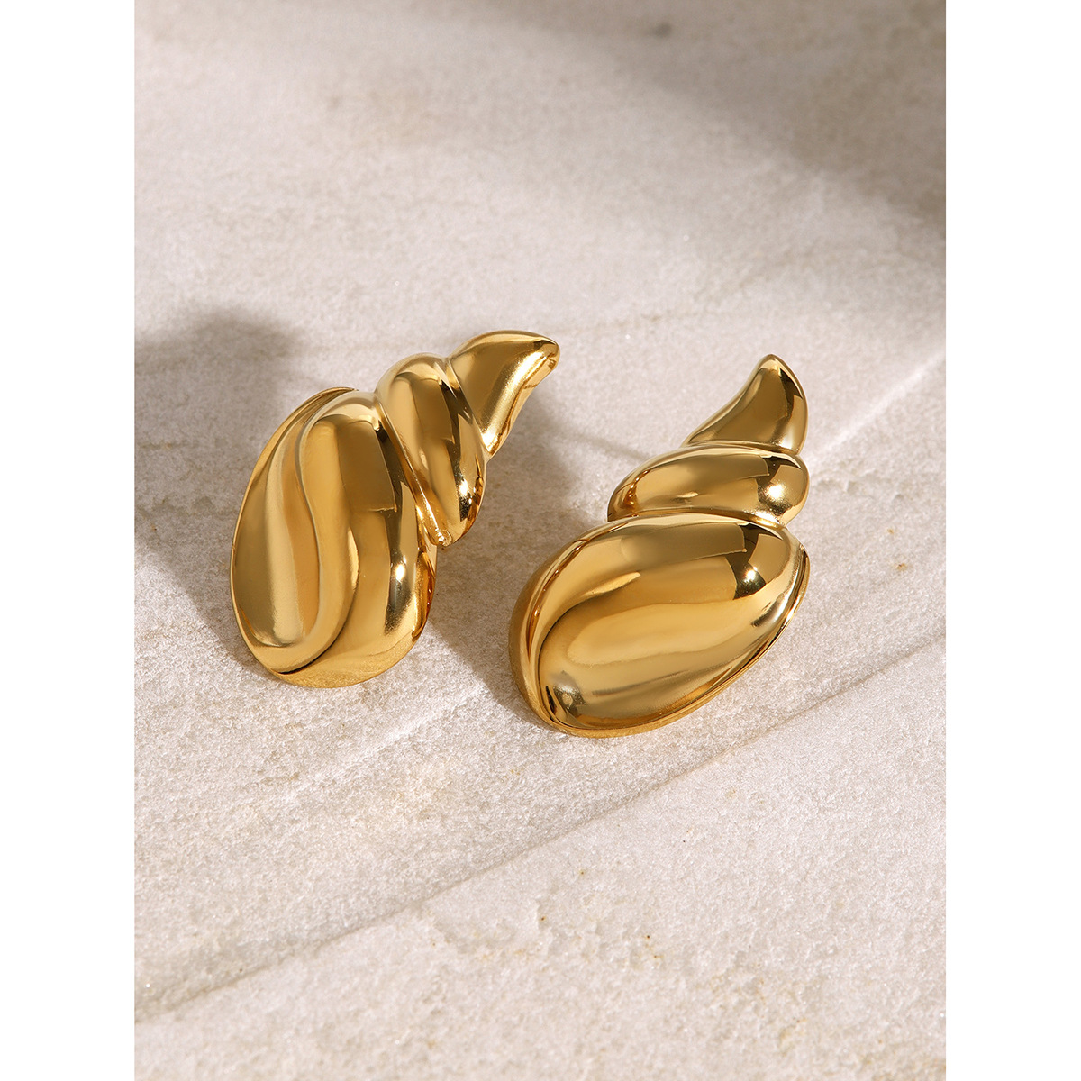 Three-Dimensional Glossy Conch Earrings