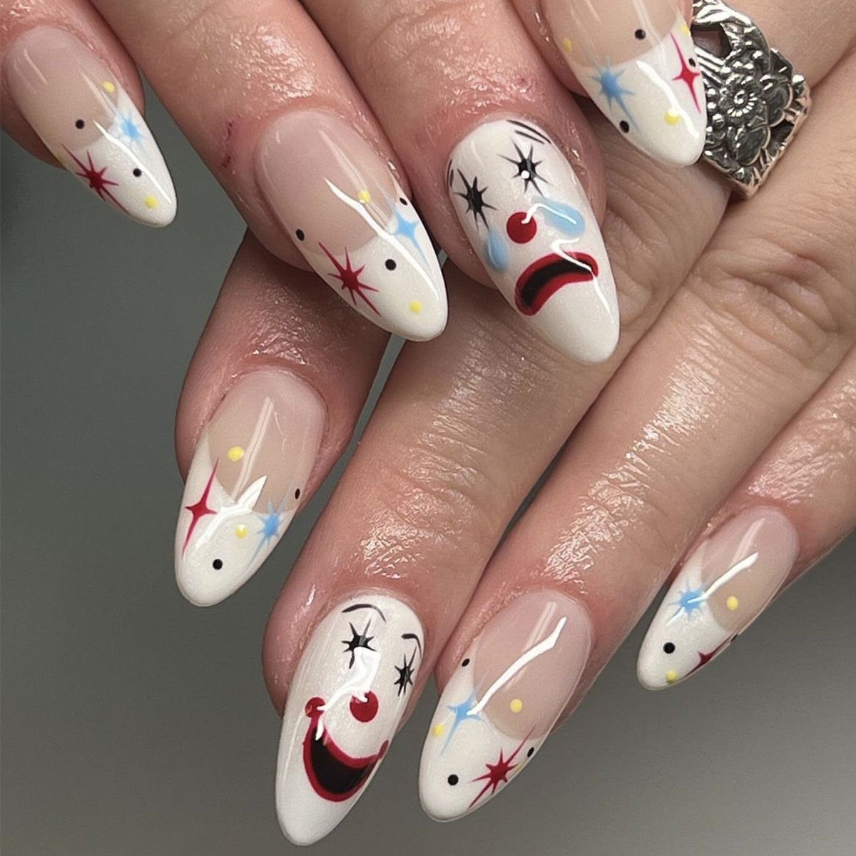 Clown French press-on nails