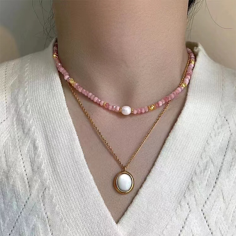 Collier en cristal rose naturel