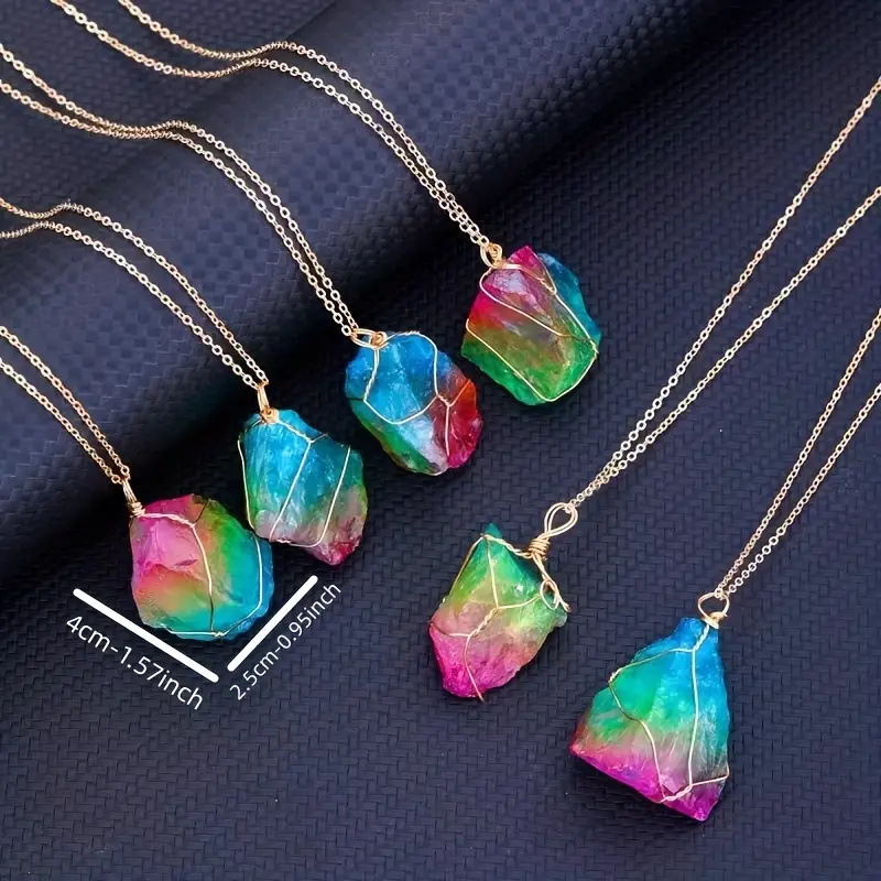 Collier fait main avec pendentif en pierre de cristal