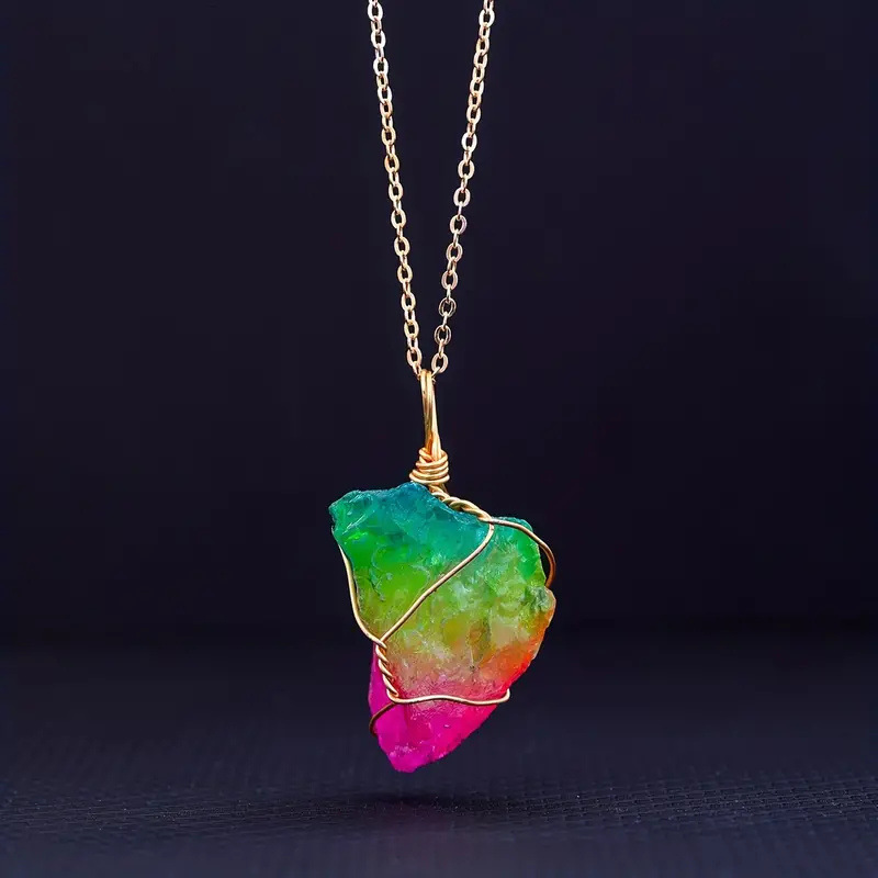 Collier fait main avec pendentif en pierre de cristal