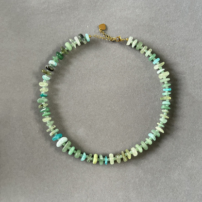 Collier de perles en pierre naturelle irrégulière