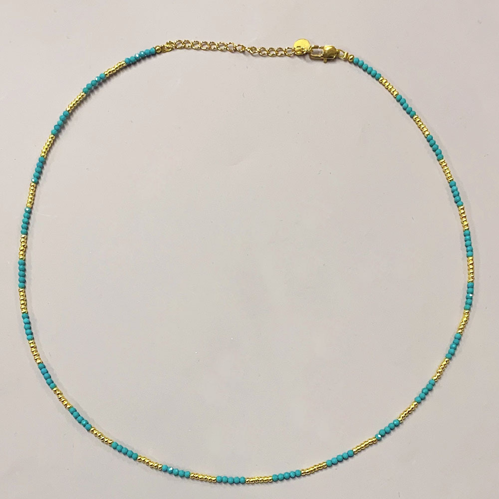 Collier de perles en tube de pierre naturelle colorée