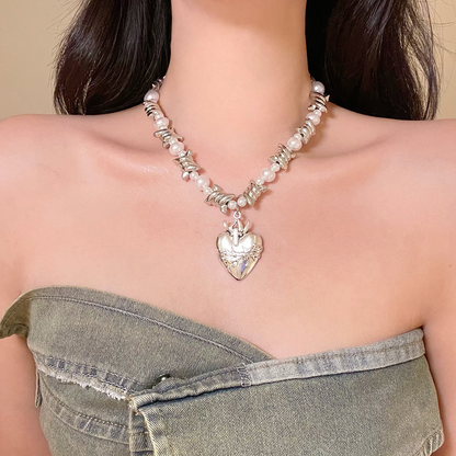 Heart-Shaped Thorn Pearl Necklace