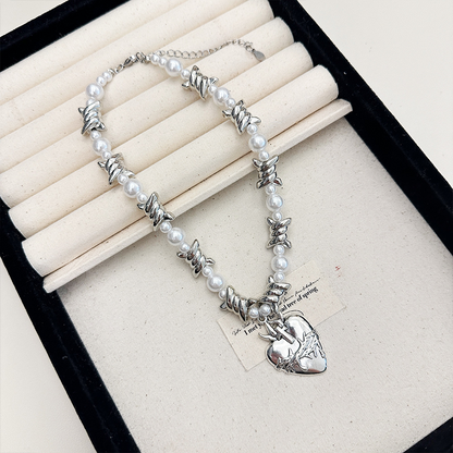 Heart-Shaped Thorn Pearl Necklace